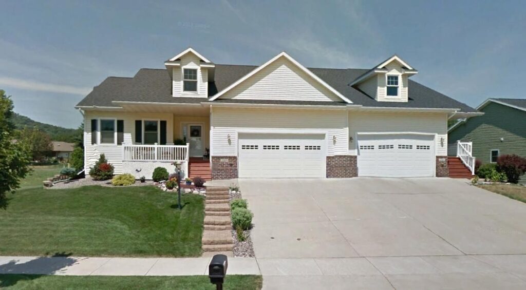 Ranch home with clean gutters